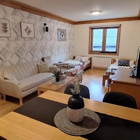 107 - Vucko - & Relax - Private Host Aparthotel 4*